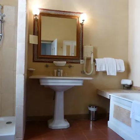 Hotel Chateau D'arpaillargues - Les Collectionneurs 3*